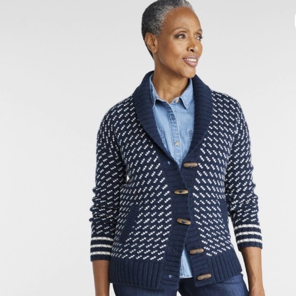 L.L. Bean Navy and Cream 100% lambs wool Ragg toggle button cardigan sweater! - Picture 2 of 10